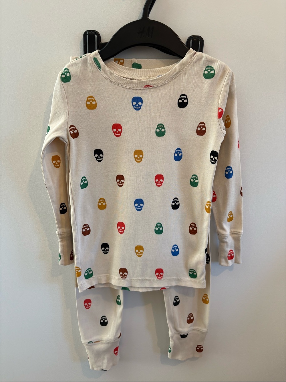 GAP Cream Kids Pajama Set with Multicolor Skull Print